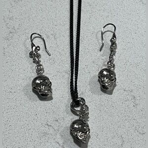 AVIVA CARMY LOVED AUTHENTIC FLEUR-De-LIS & SKULL SILVER-PLATED NECKLACE SET